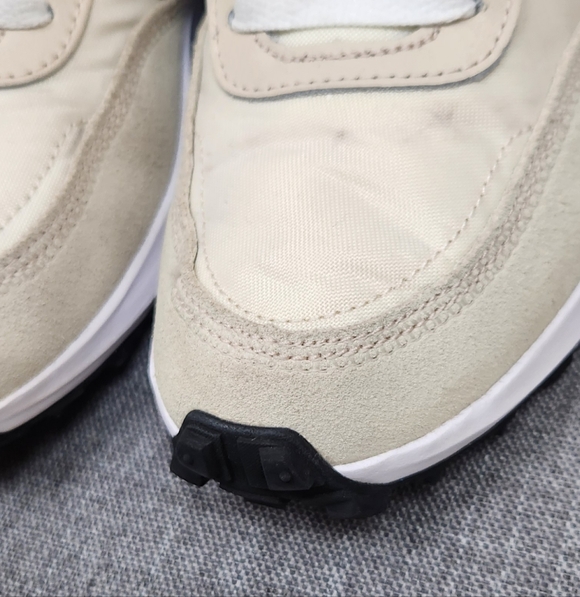 Nike Debut Sanddrift/ Black Waffle Suede Athletic Sneakers.6.5. - Picture 5 of 11
